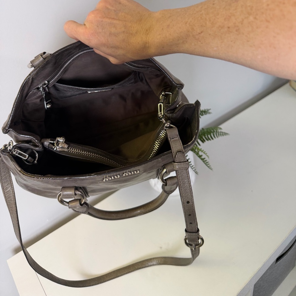 Vintage Miu Miu Vitello Shine In FUMO Gray Leather Shoulder Satchel - Picture 8 of 16